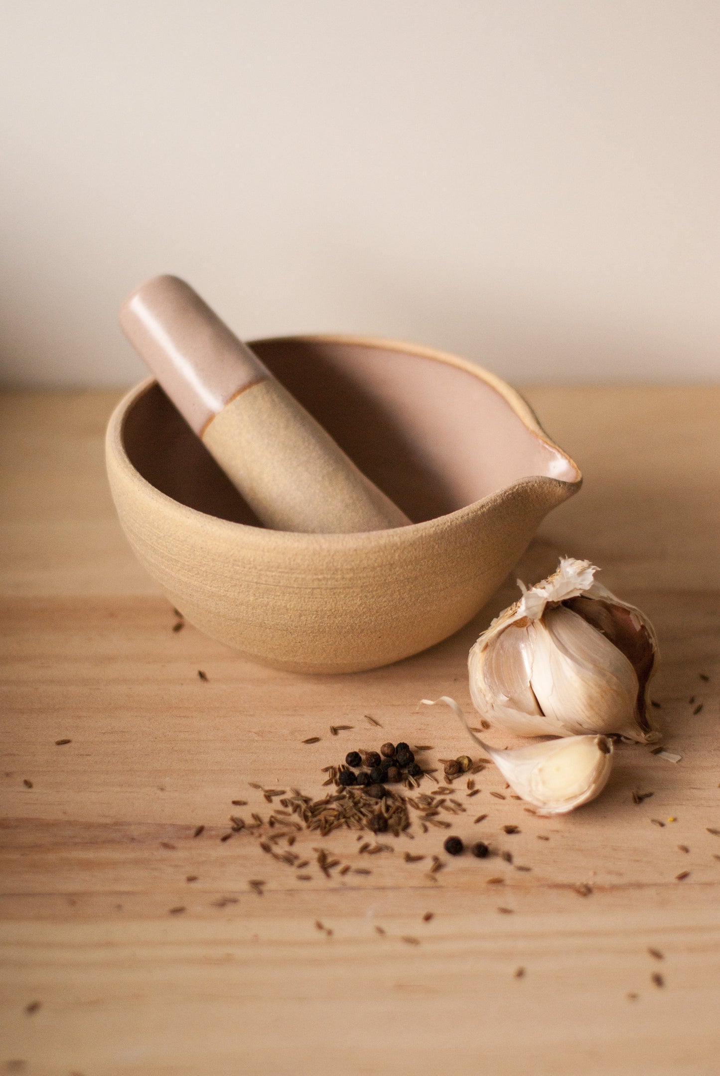 Mortier et pilon rose poudré
