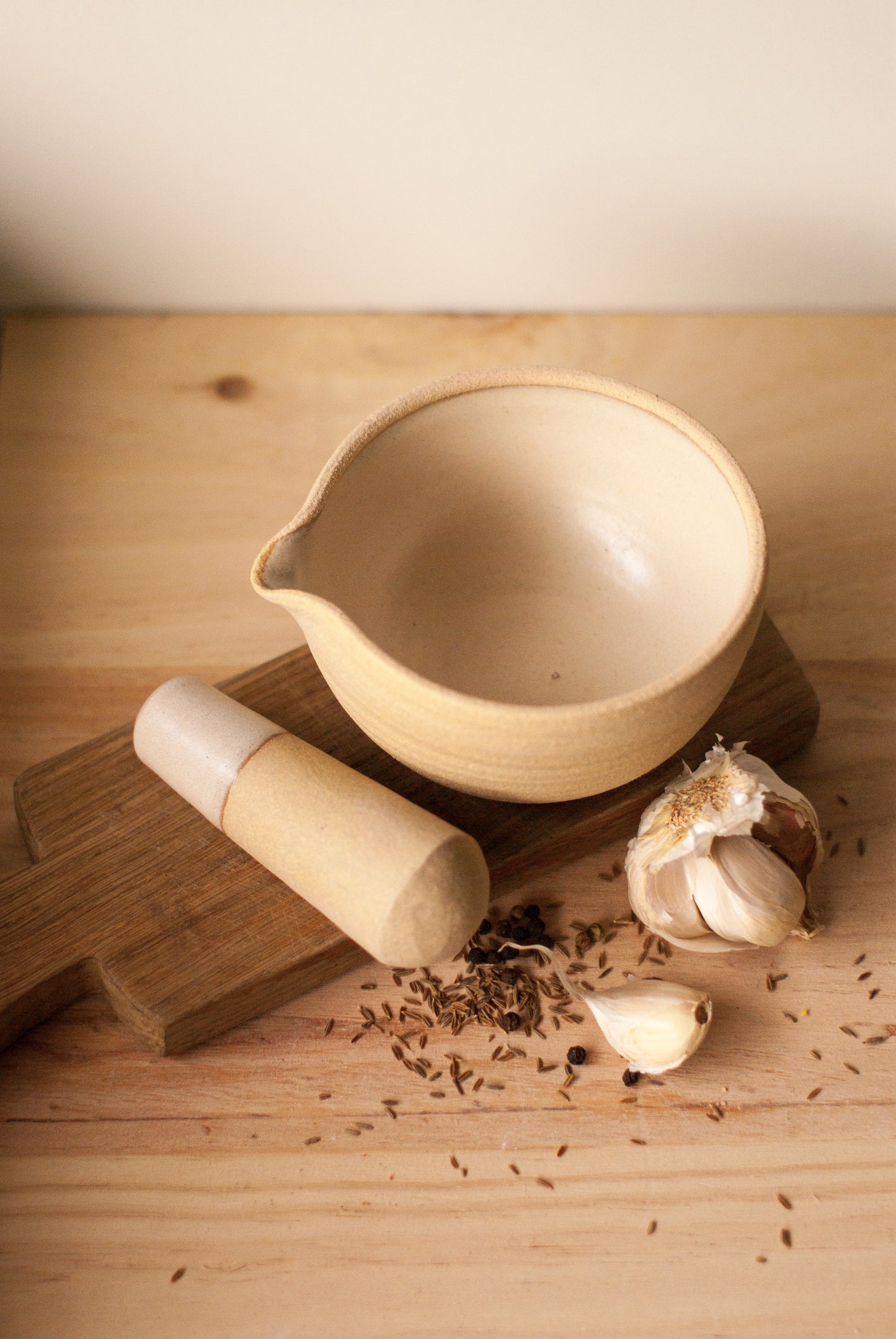 Mortier et pilon blanc crème