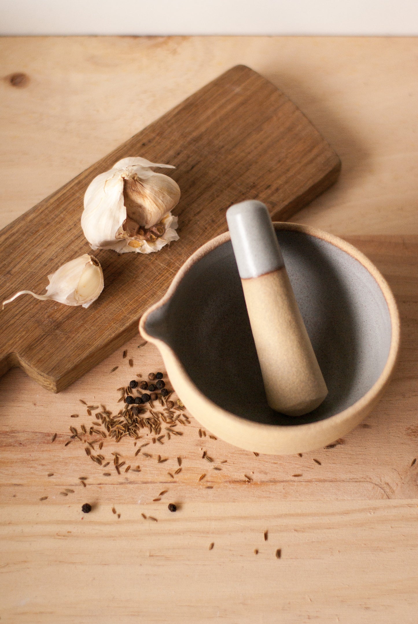 Mortier et pilon gris bleuté