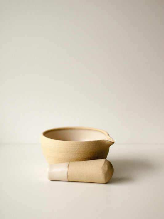 Mortier et pilon blanc crème