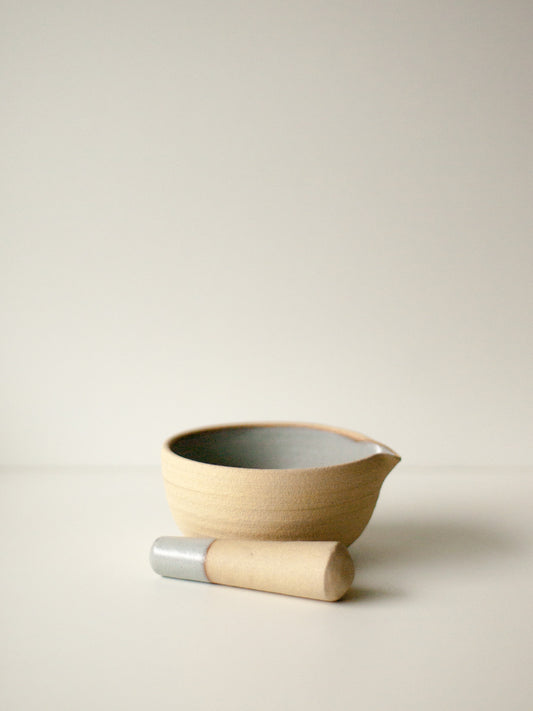 Mortier et pilon gris bleuté