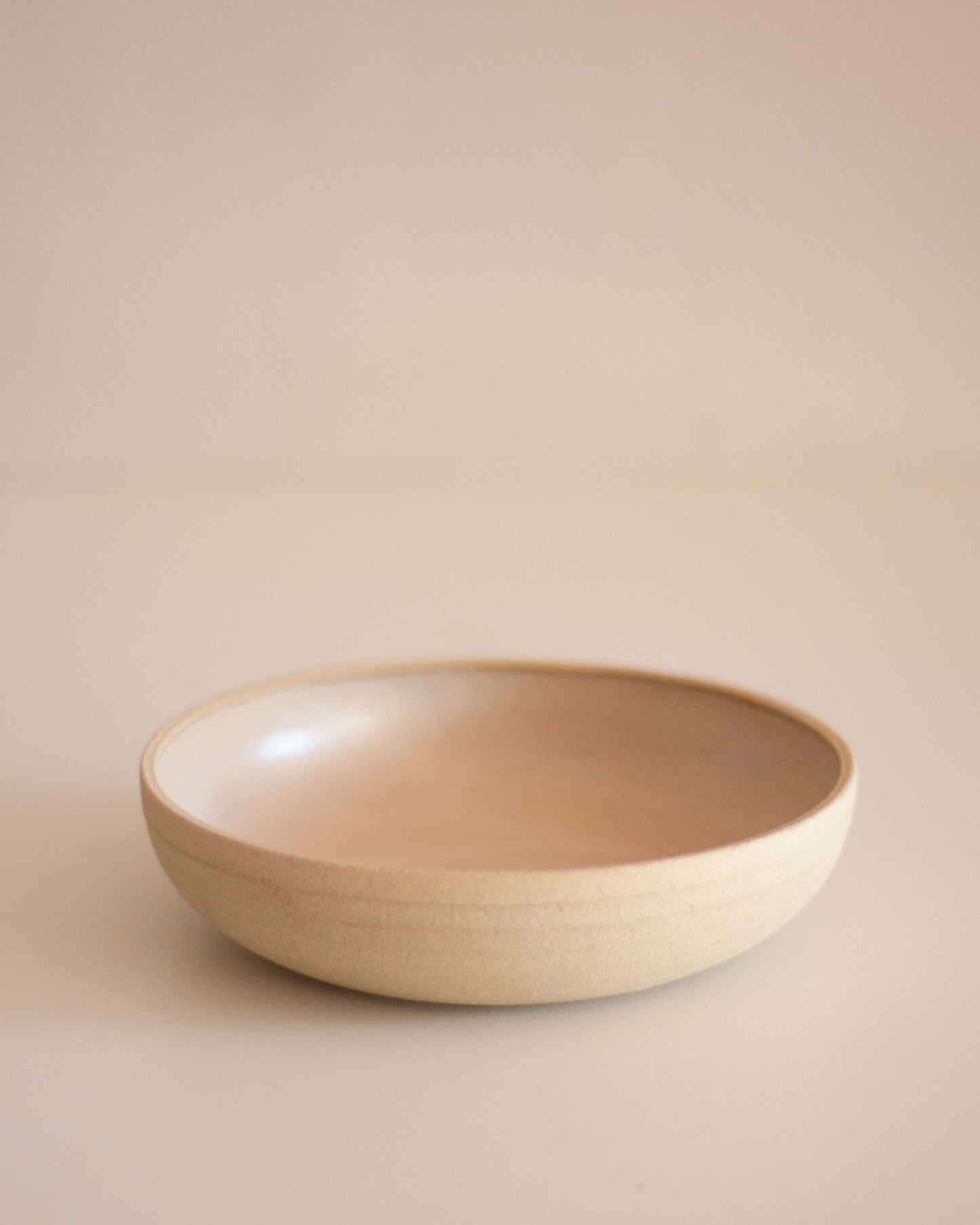 Assiette en céramique émail blanc crème
