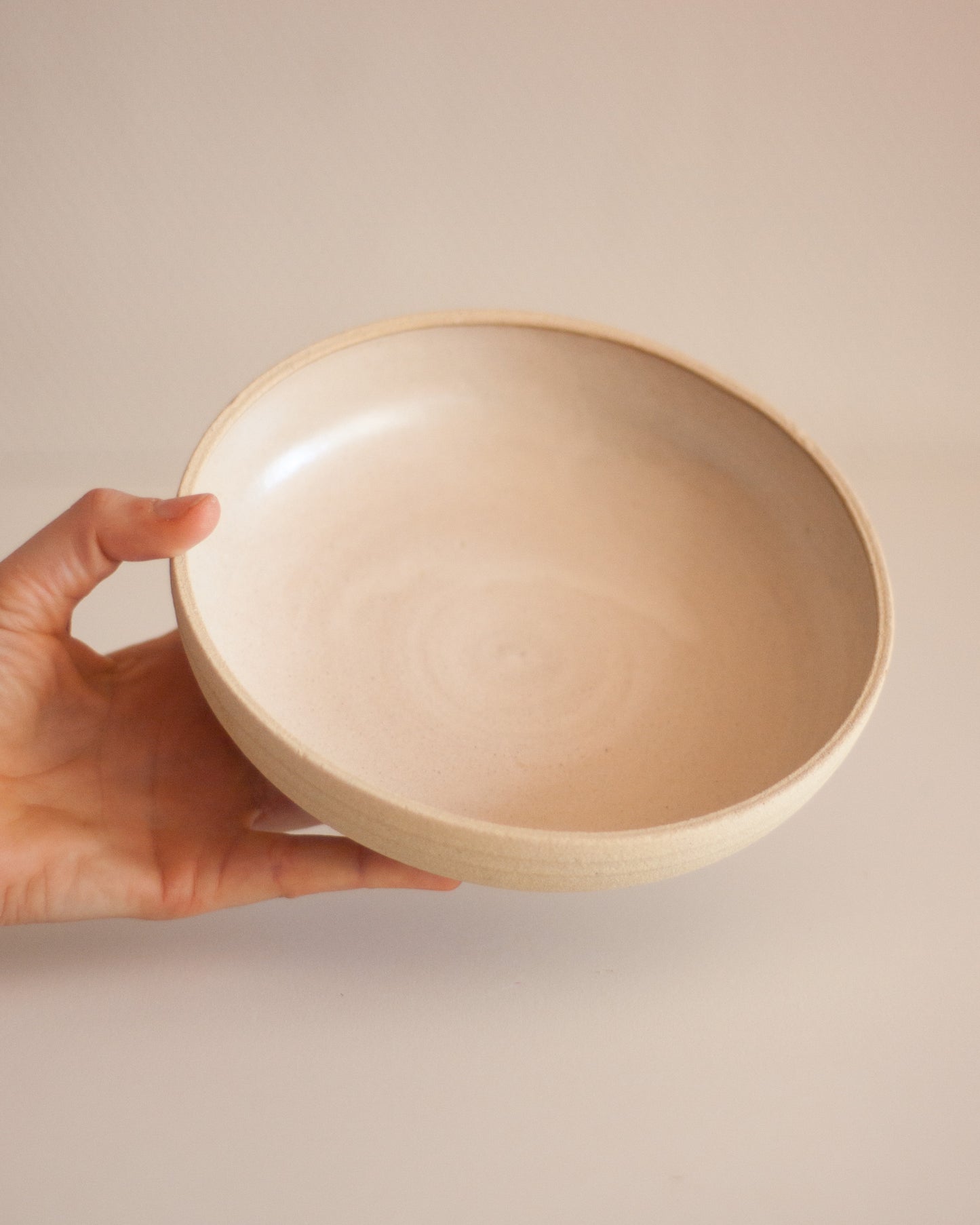 Assiette en céramique émail blanc crème